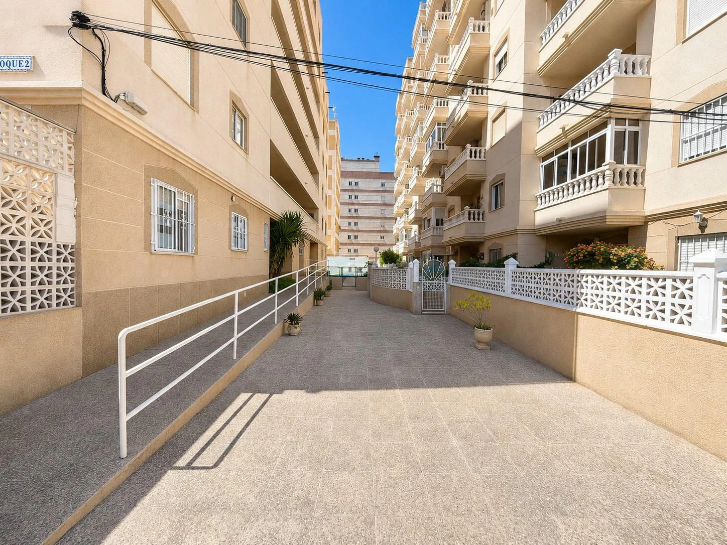 Opportunity for a 2-bedroom apartment with a pool