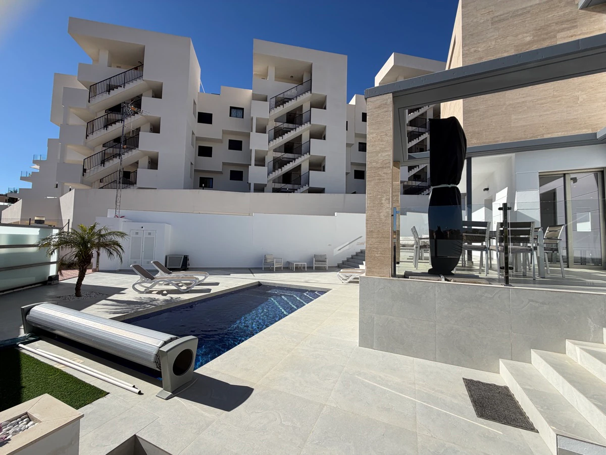 Villa for sale in Villamartin