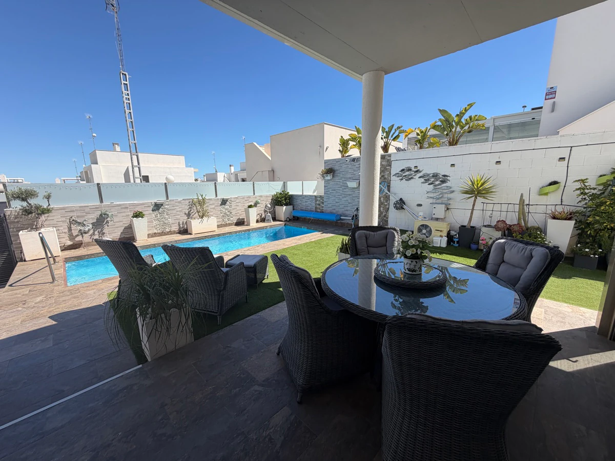 Villa for sale in Villamartin