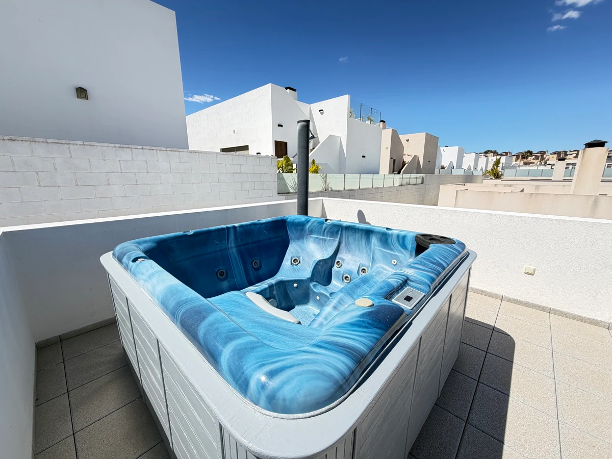 Villa for sale in Villamartin