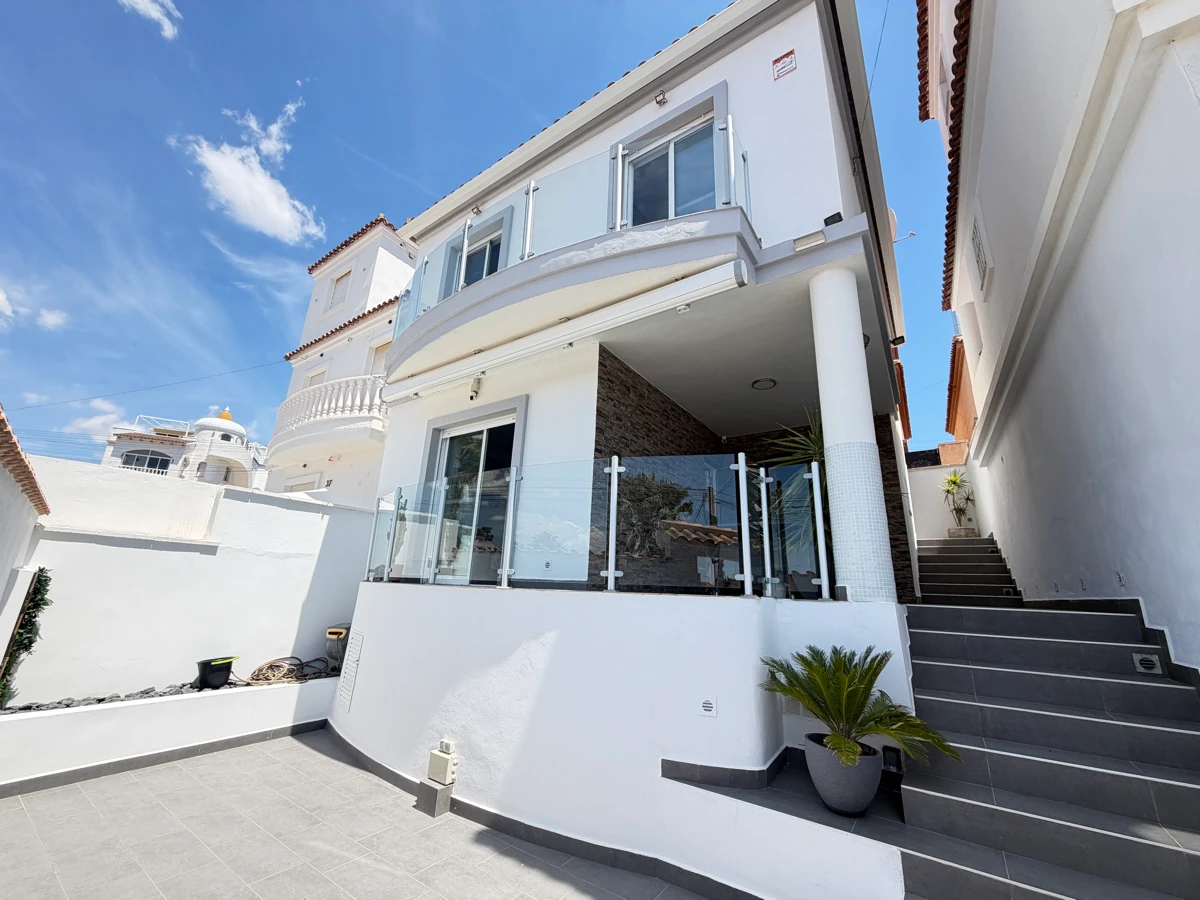 Villa à la vente à Villamartin