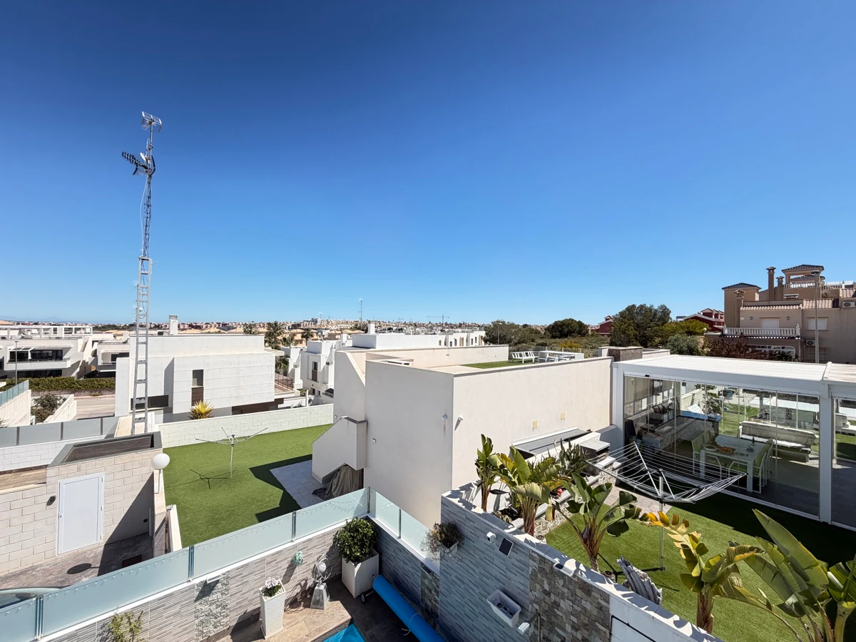 Villa for sale in Villamartin