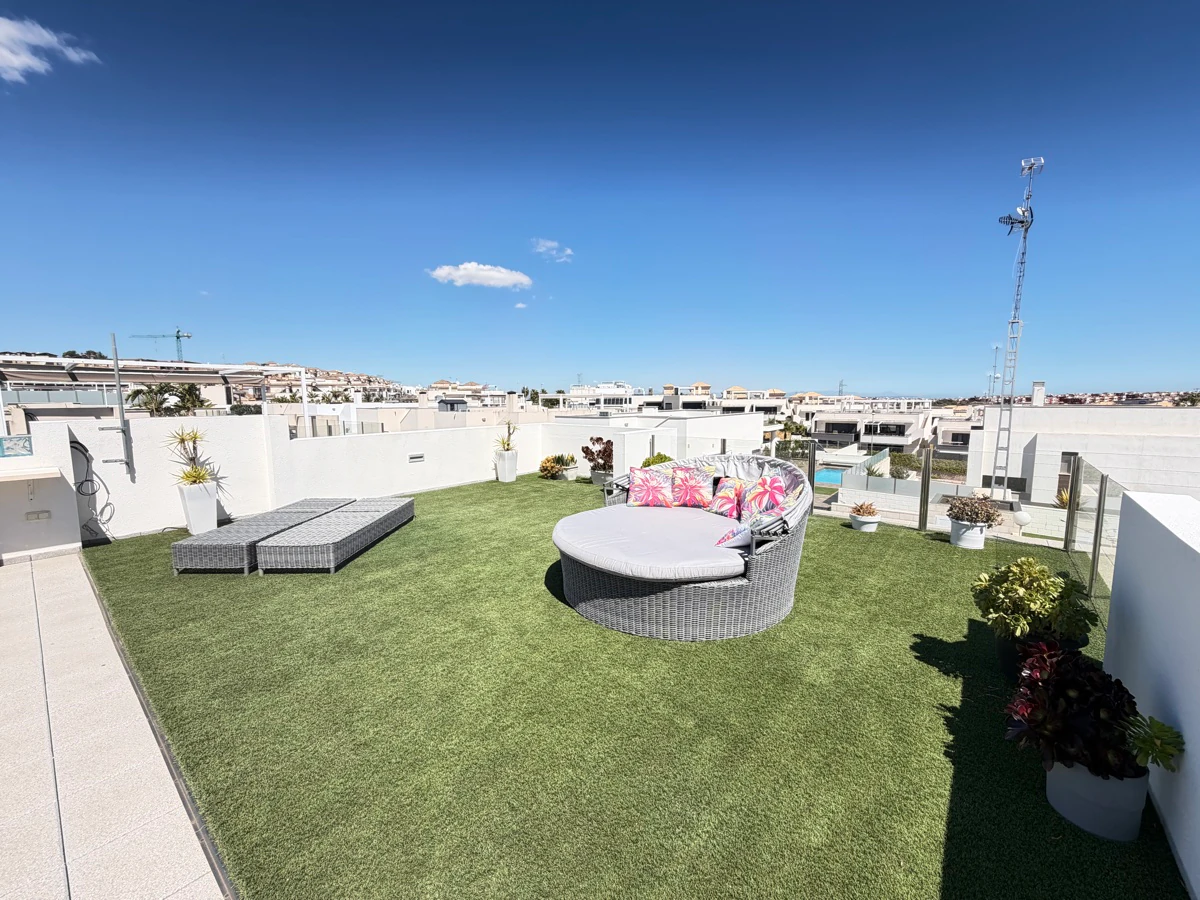 Villa for sale in Villamartin
