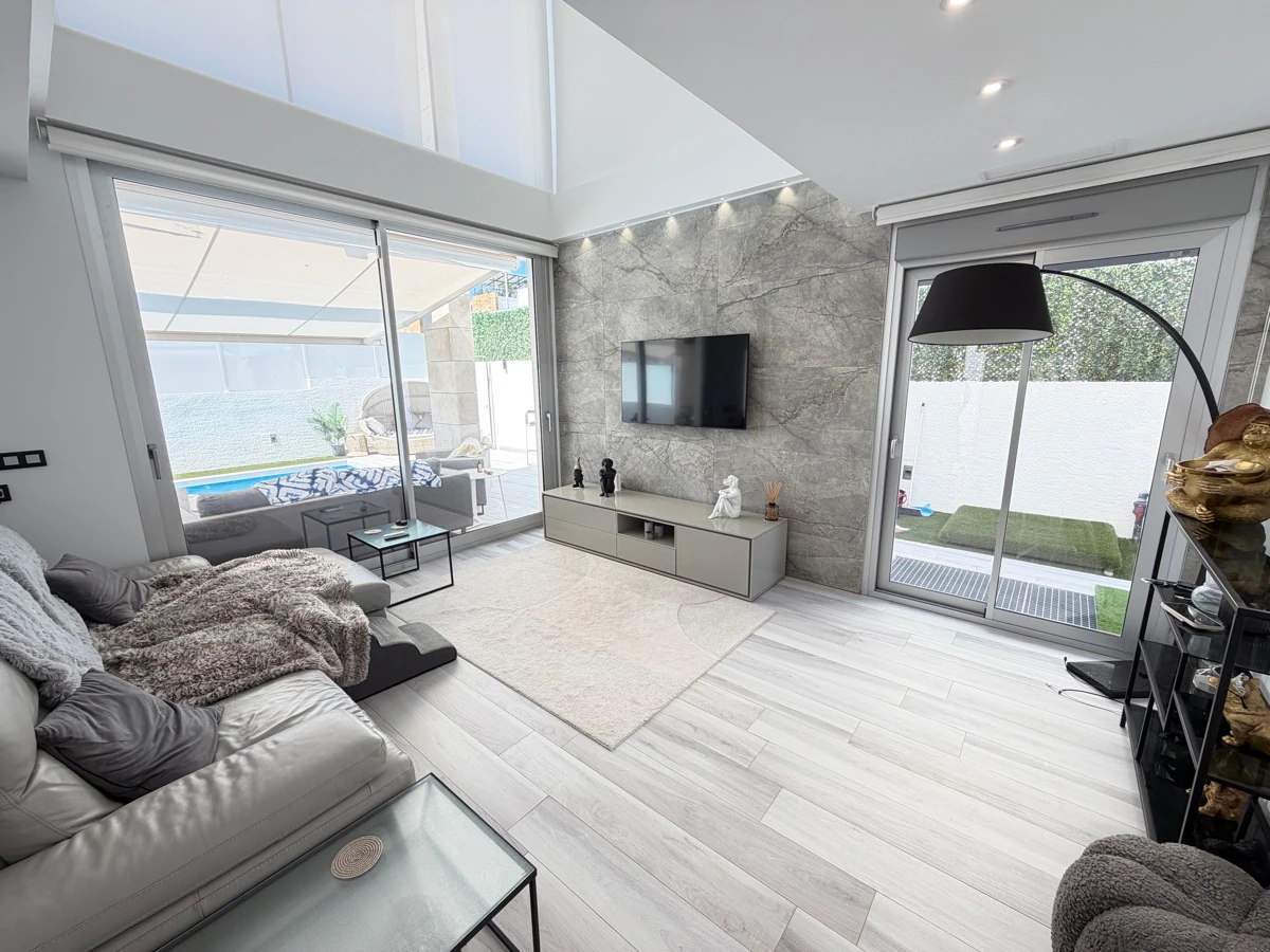 Villa til salg i Lomas De Cabo Roig