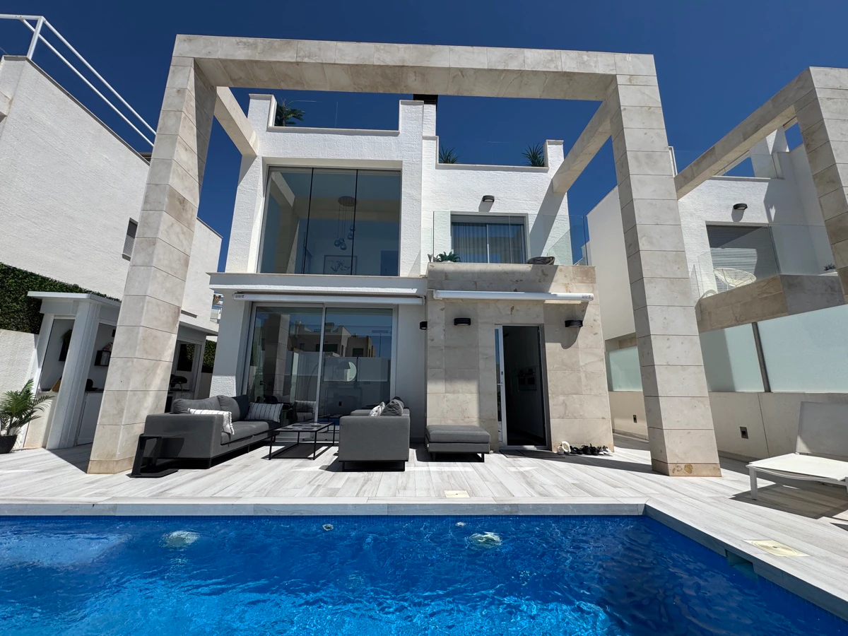 Villa til salg i Lomas De Cabo Roig