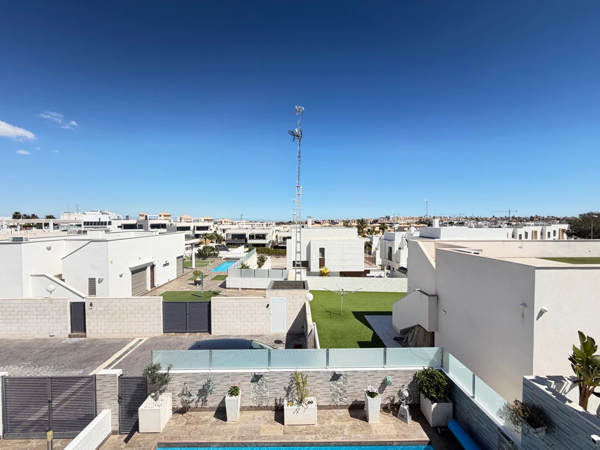Villa for sale in Villamartin
