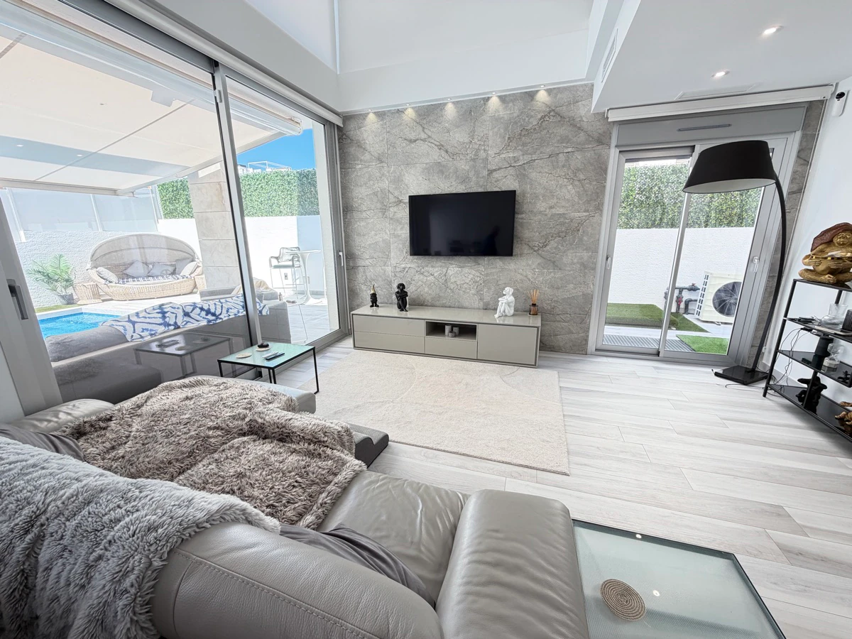 Villa til salg i Lomas De Cabo Roig