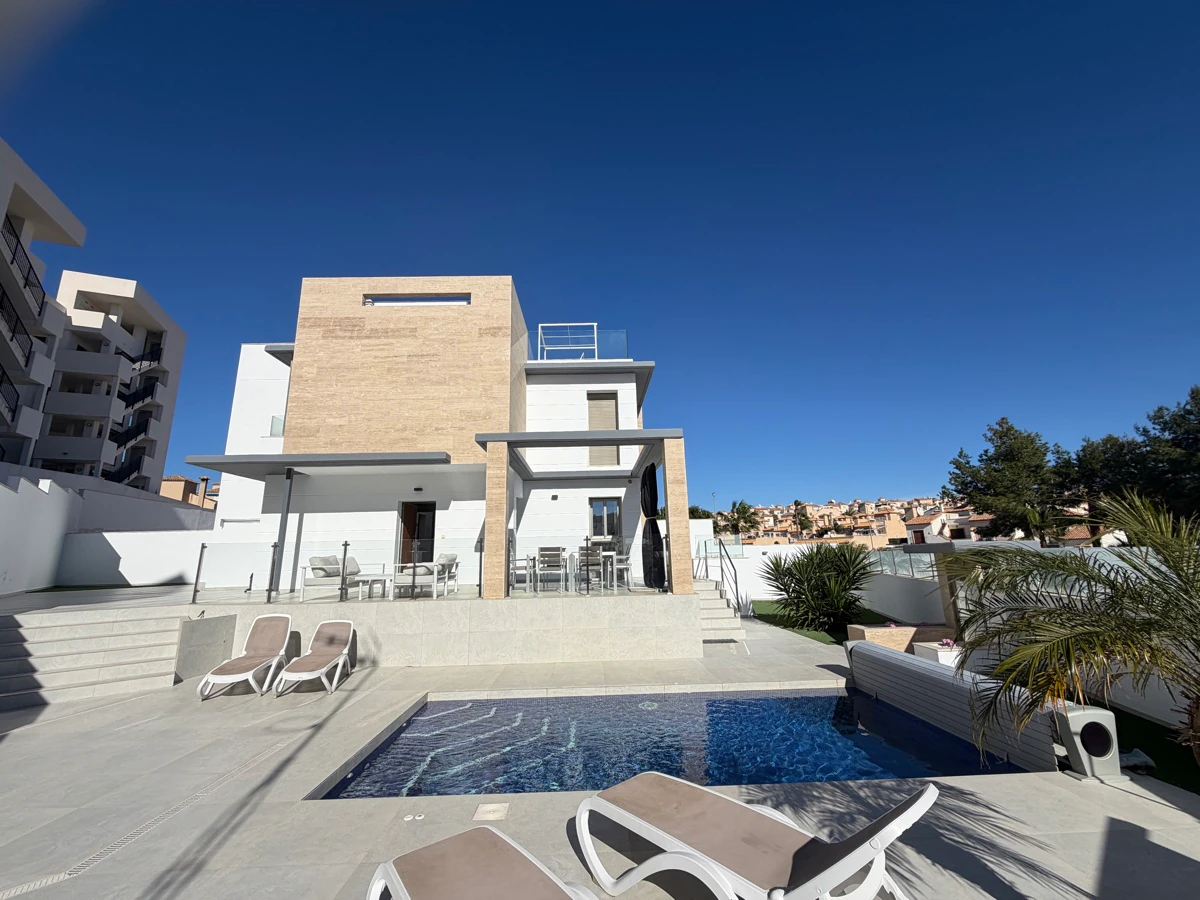 Villa for sale in Villamartin