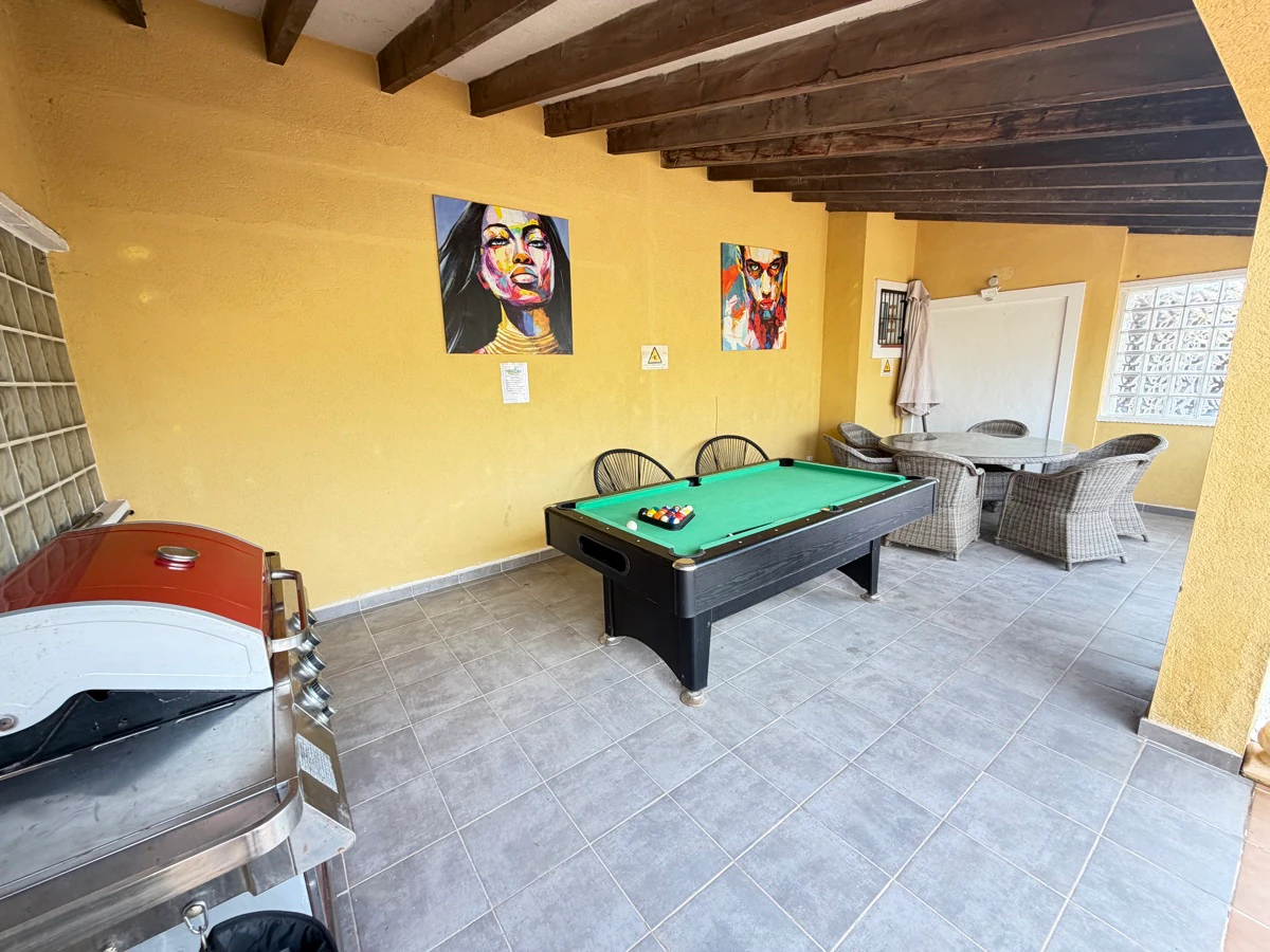 Villa for sale in Villamartin