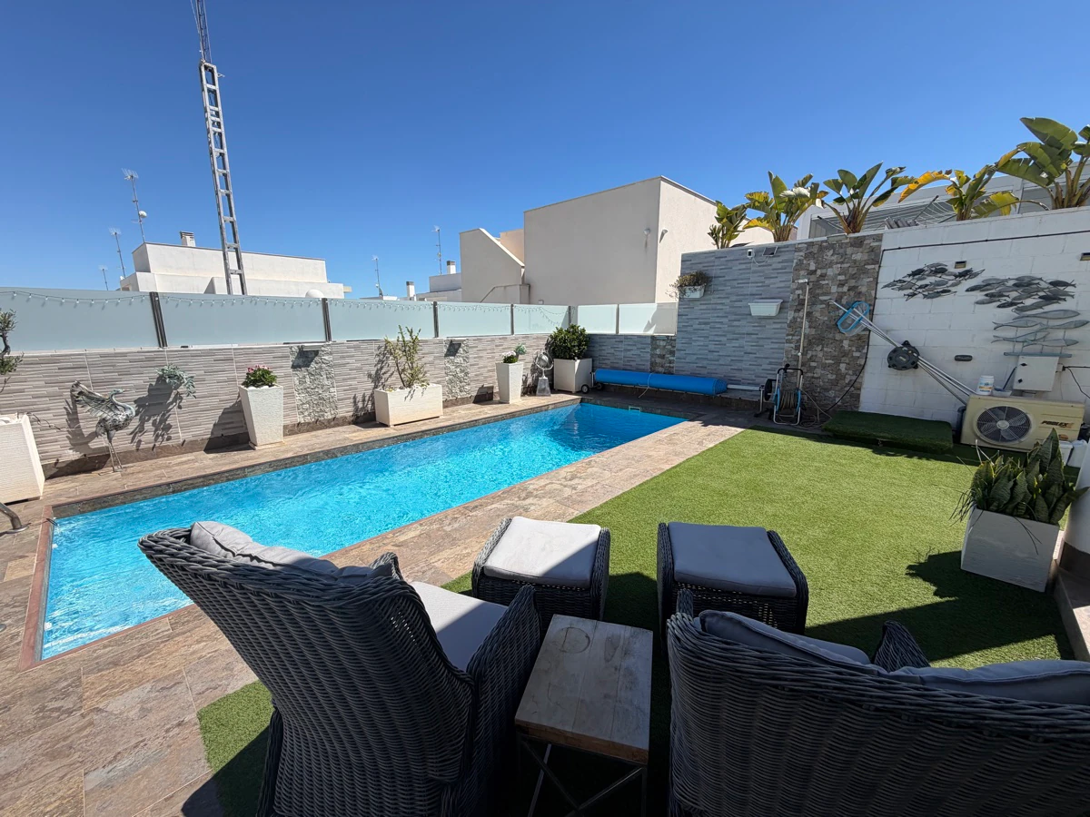 Villa for sale in Villamartin