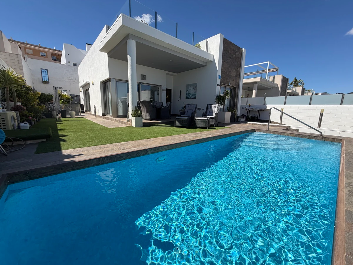 Villa for sale in Villamartin