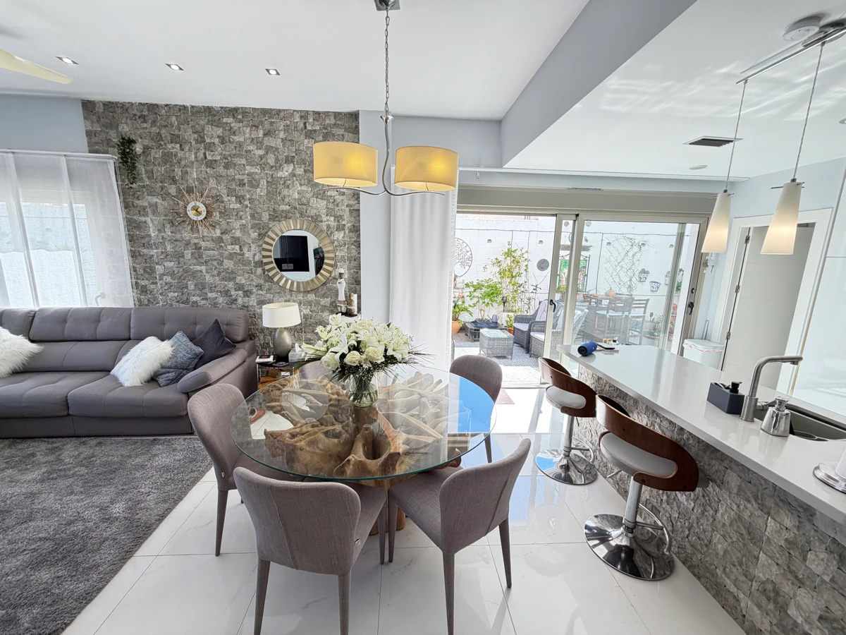 Villa for sale in Villamartin