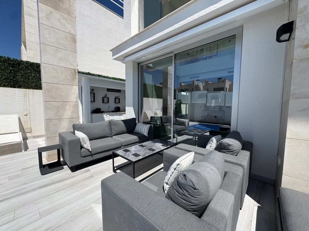 Villa til salg i Lomas De Cabo Roig