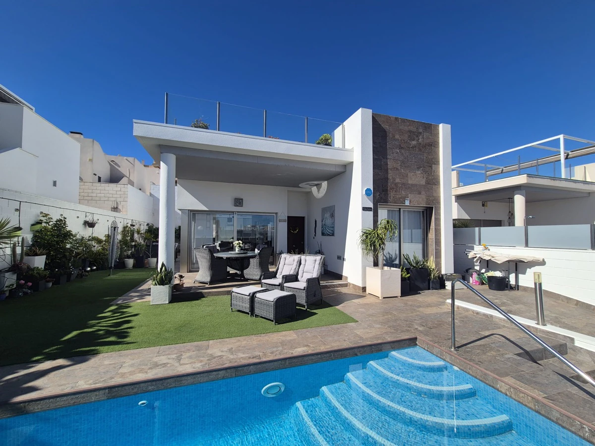 Villa for sale in Villamartin