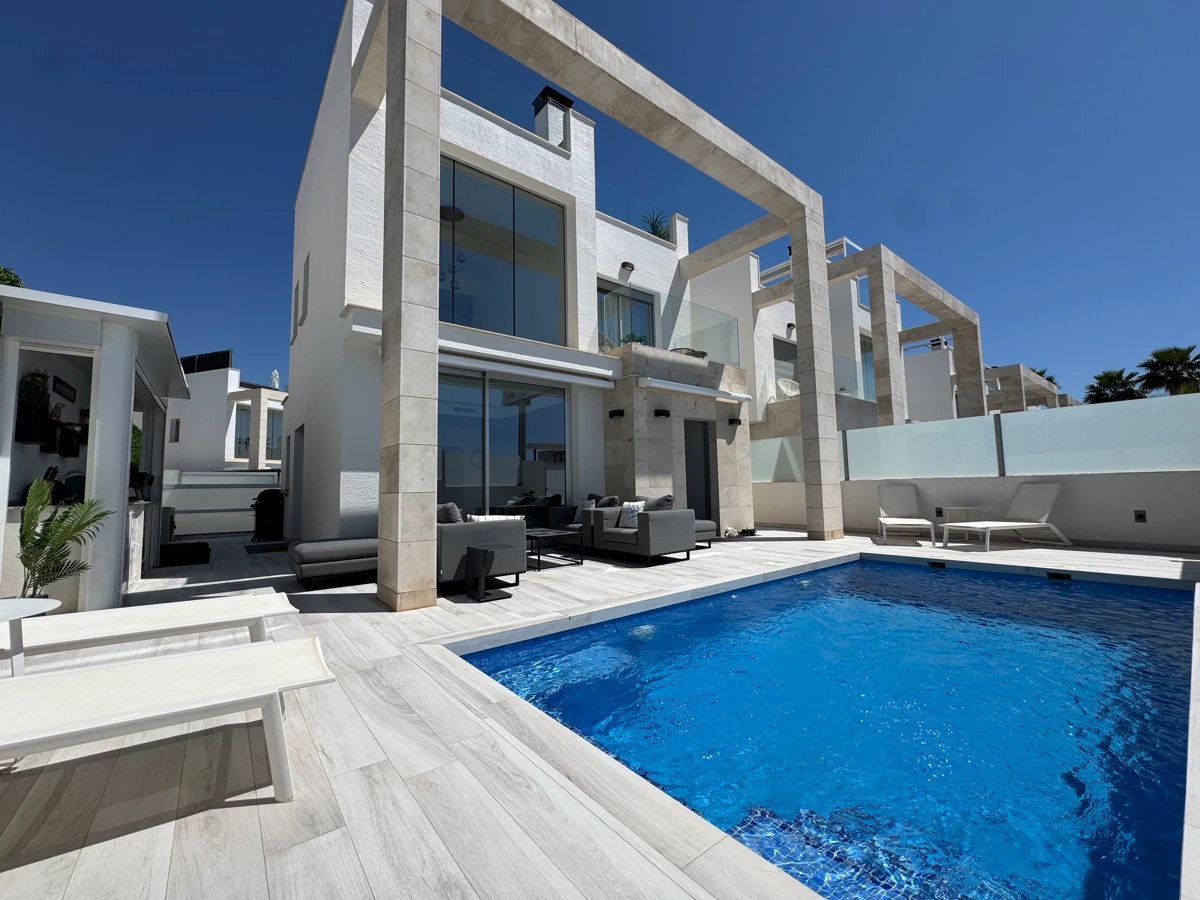 Villa til salg i Lomas De Cabo Roig