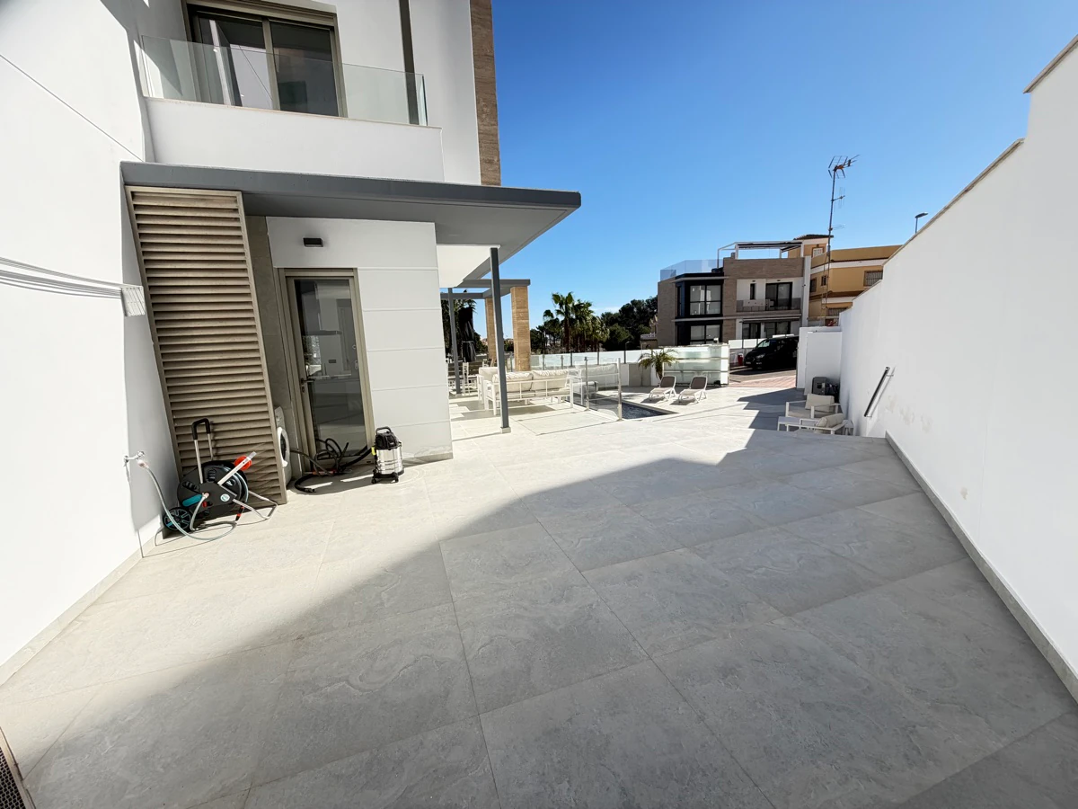 Villa for sale in Villamartin