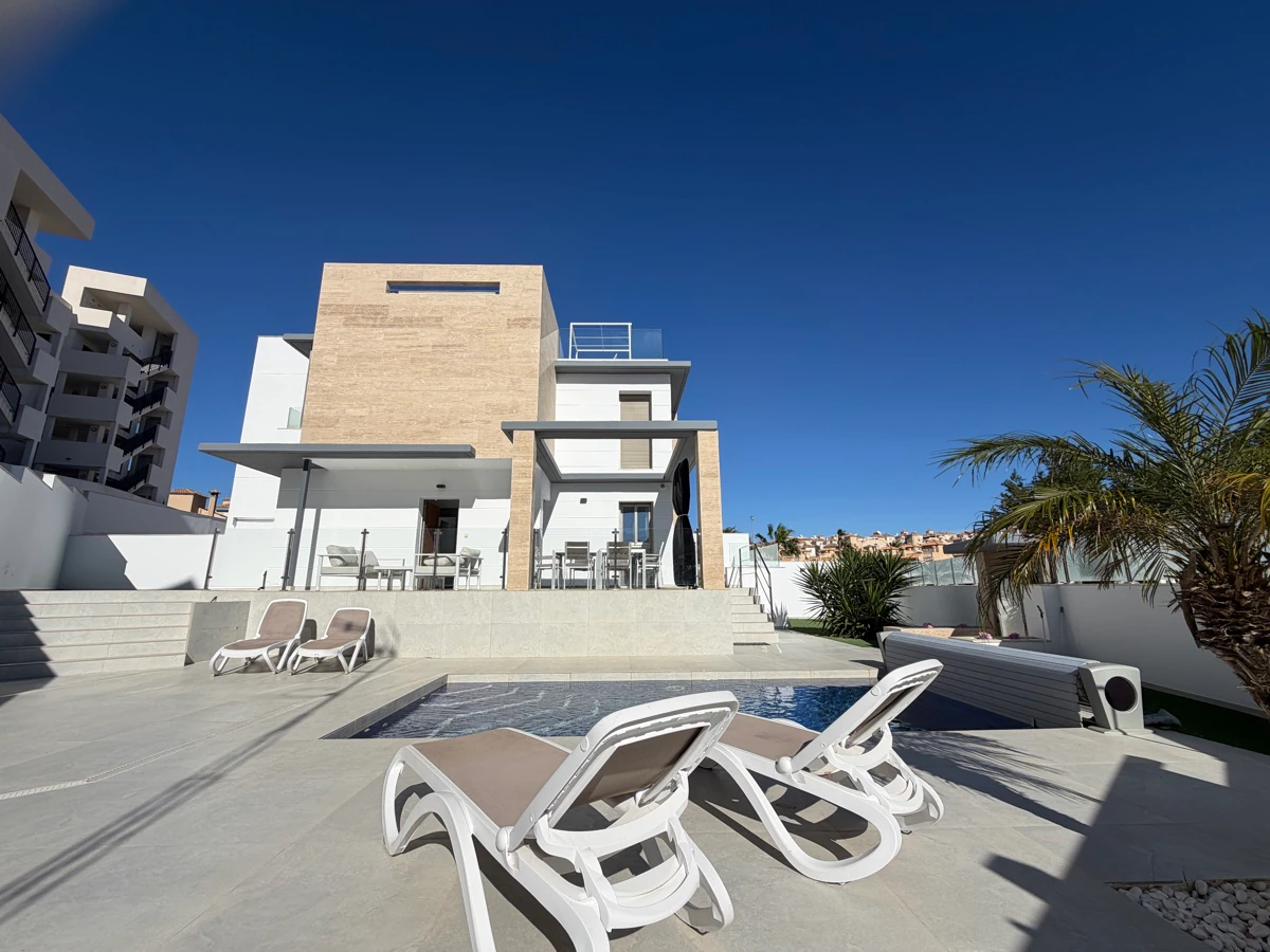 Villa for sale in Villamartin