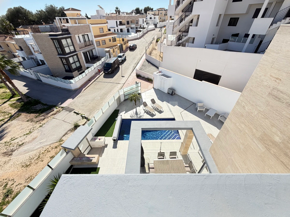 Villa for sale in Villamartin