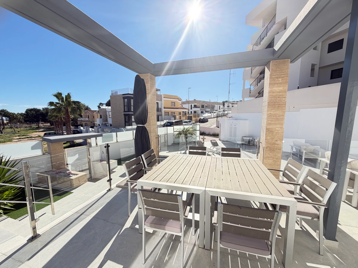 Villa for sale in Villamartin