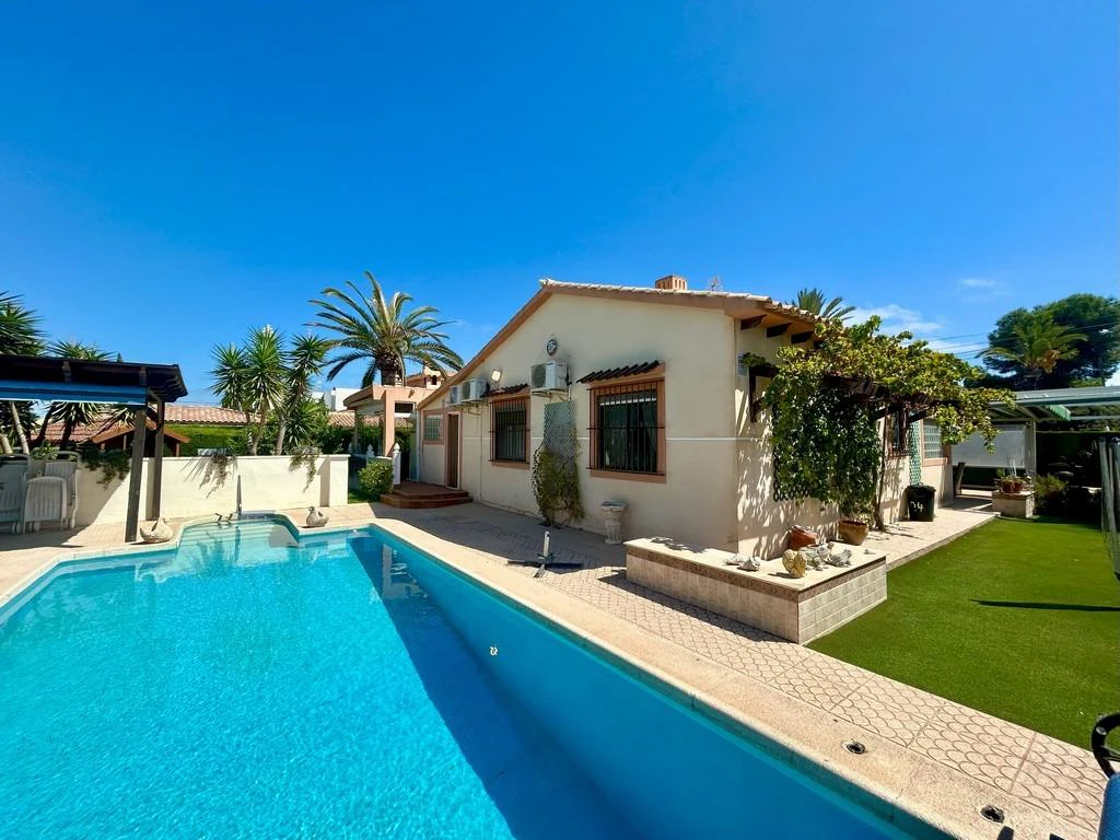 Villa for sale in Orihuela Costa