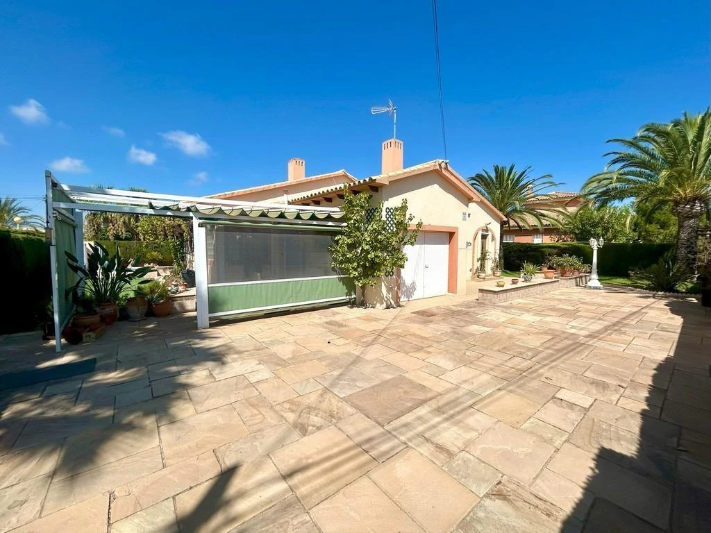 Villa for sale in Orihuela Costa