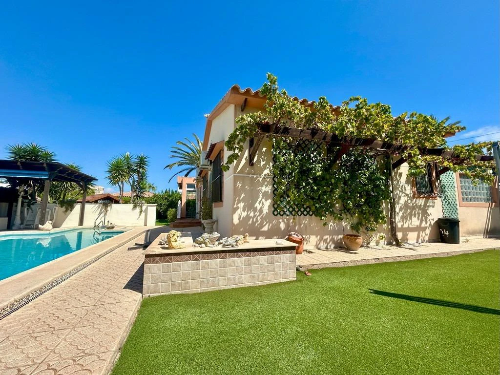 Villa for sale in Orihuela Costa