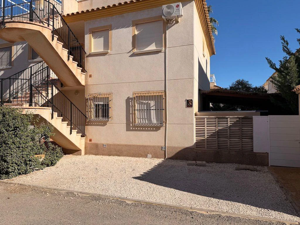 Bungalow for sale in Orihuela Costa