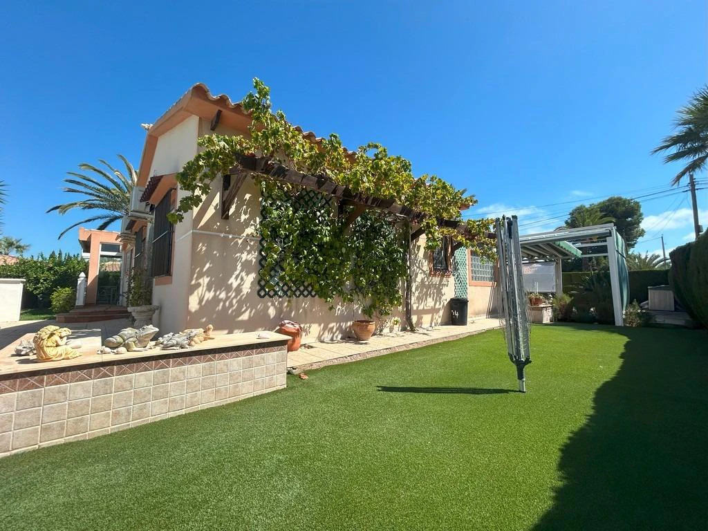 Villa for sale in Orihuela Costa