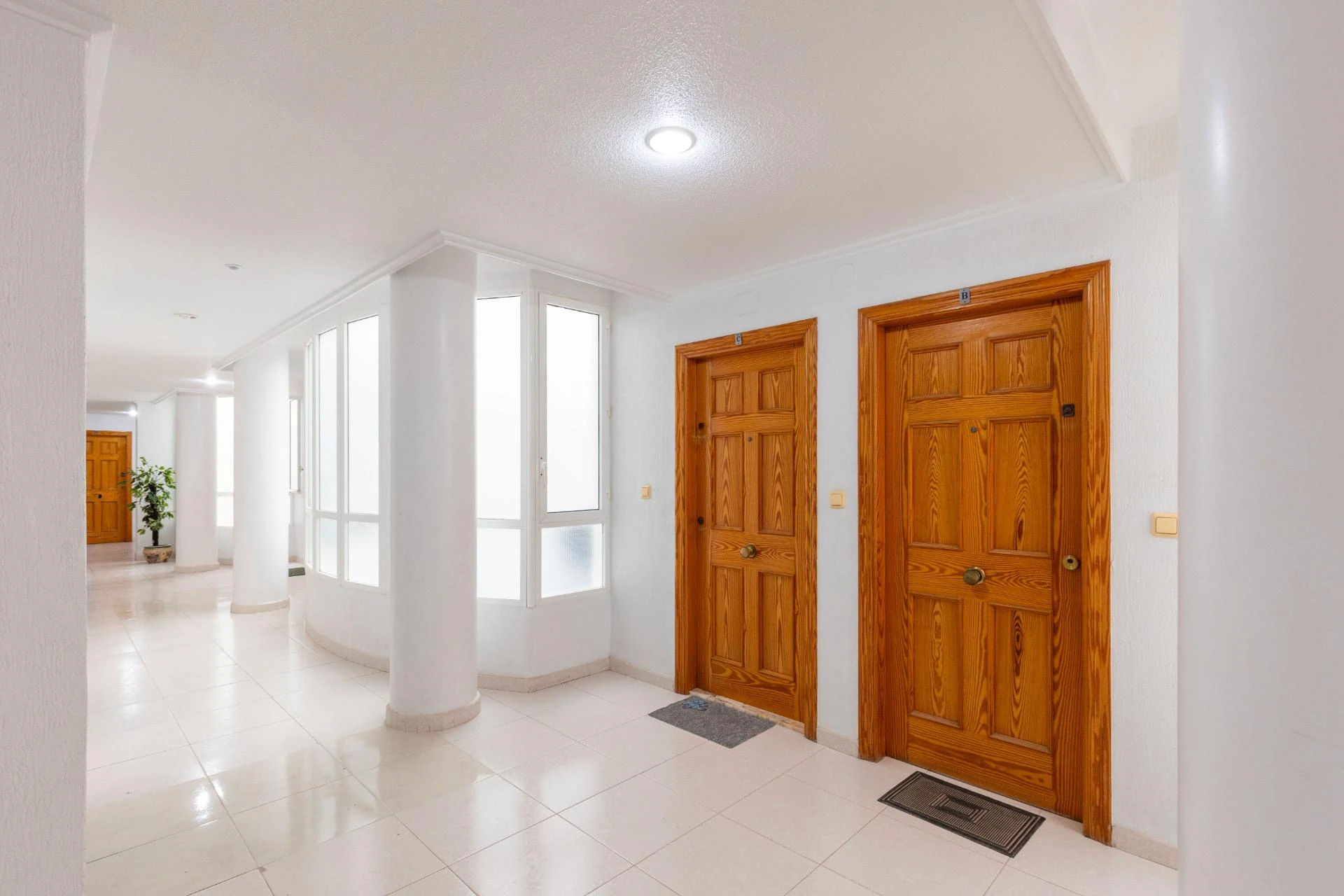 Your seaside retreat in Torrevieja! Impeccable apartment with a large east-facing terrace