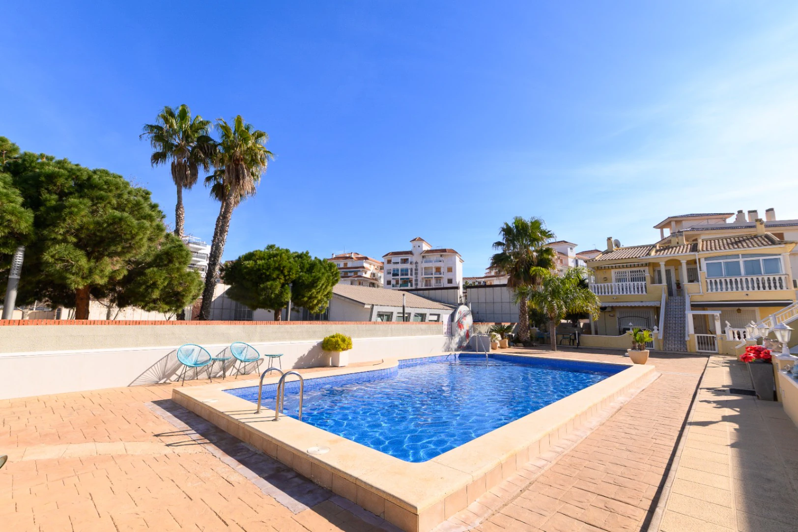 Ground Floor Bungalow for Sale – La Mata Area, Large Outdoor Space, Pool Views