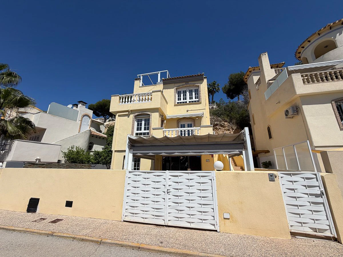 Incredible Frontline Golf Villa for Sale in Las Ramblas