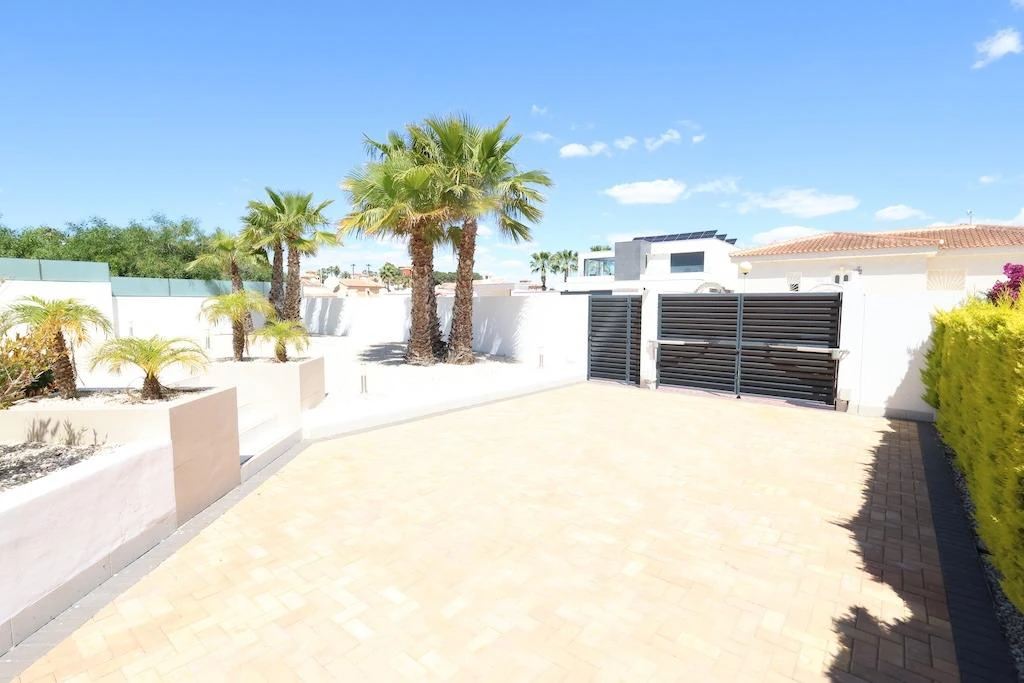 Villa for sale in Rojales