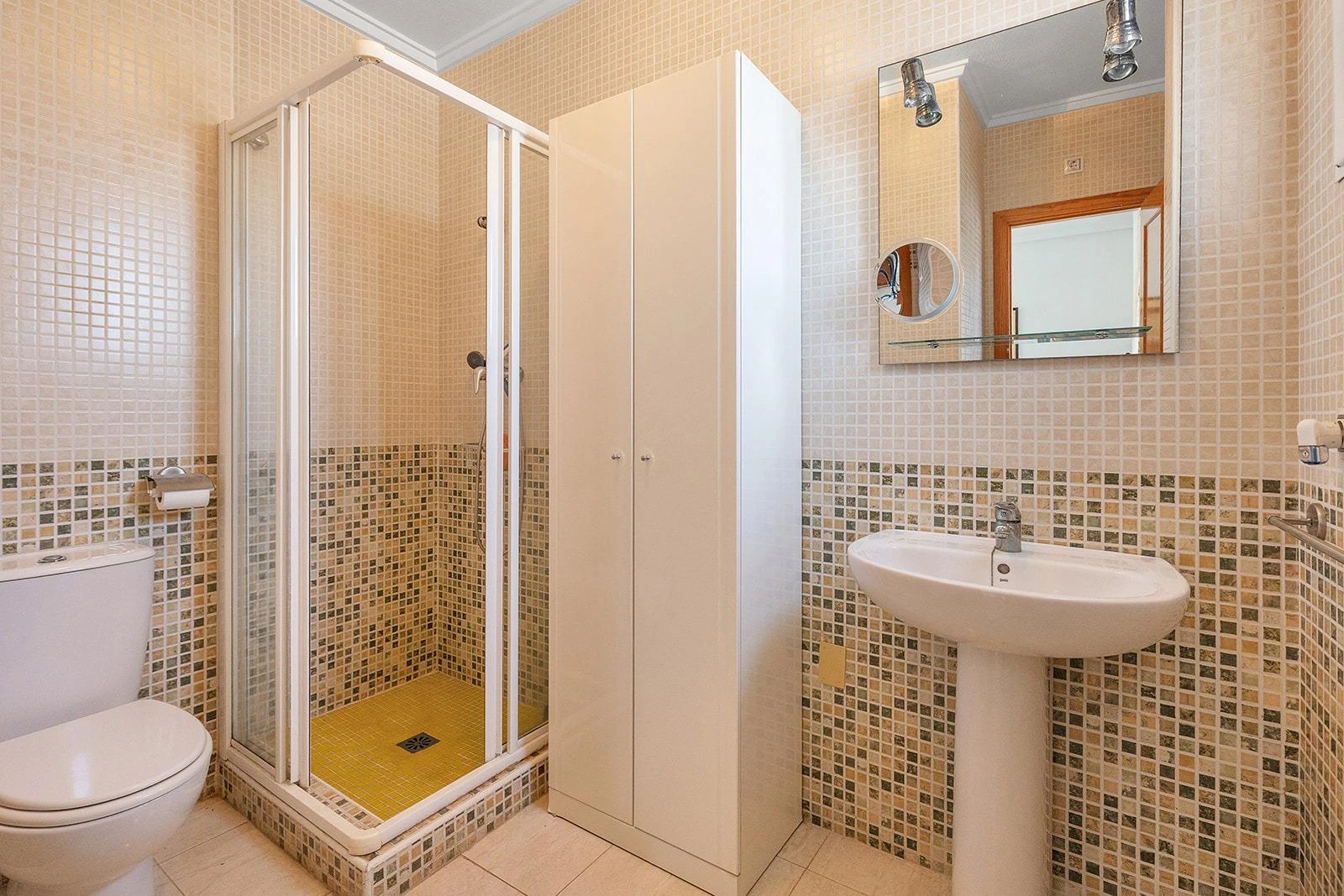 Penthouse opportunity with 3 bedrooms, 2 bathrooms and pool