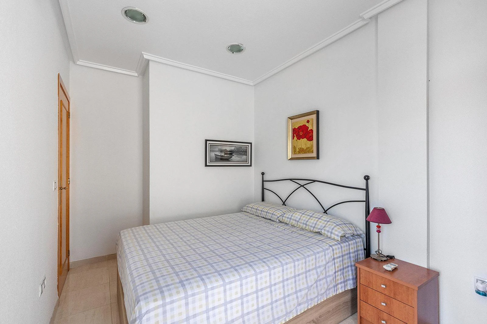 Penthouse opportunity with 3 bedrooms, 2 bathrooms and pool