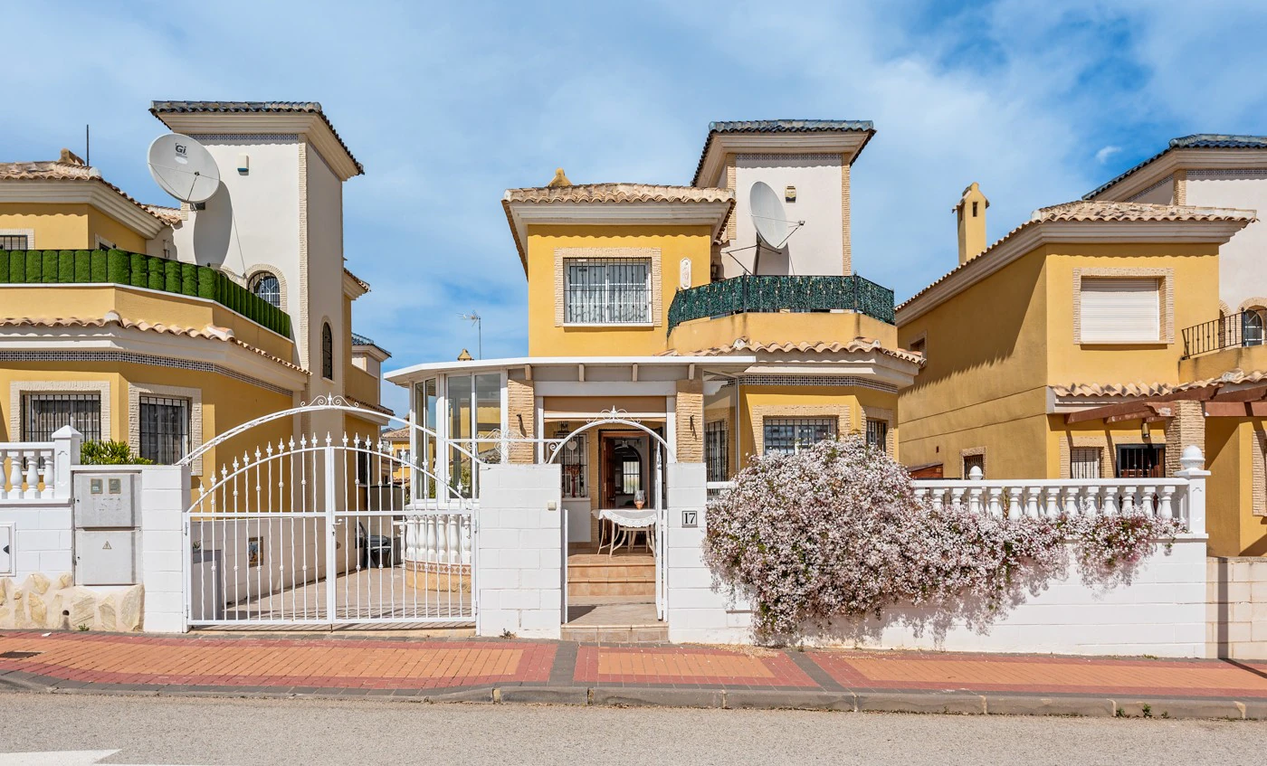 Villa for sale in Algorfa