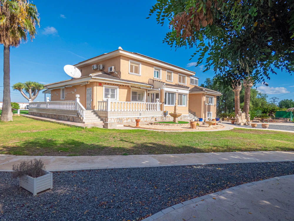 Villa for sale in San Miguel De Salinas
