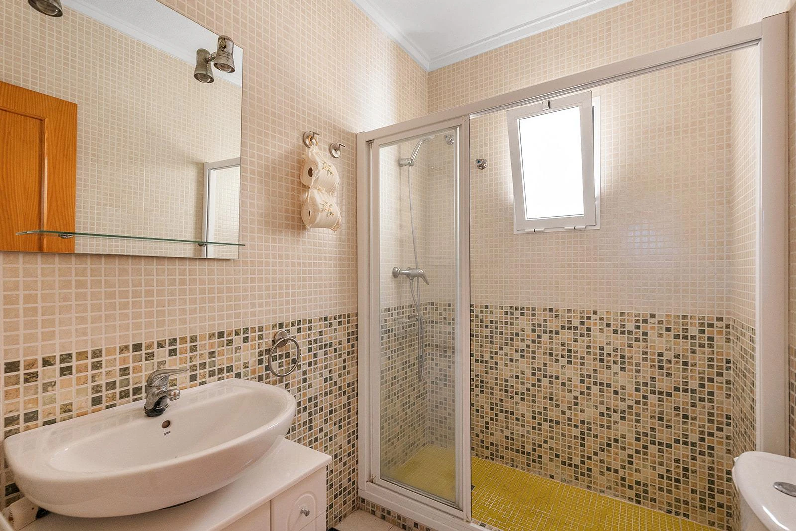 Penthouse opportunity with 3 bedrooms, 2 bathrooms and pool