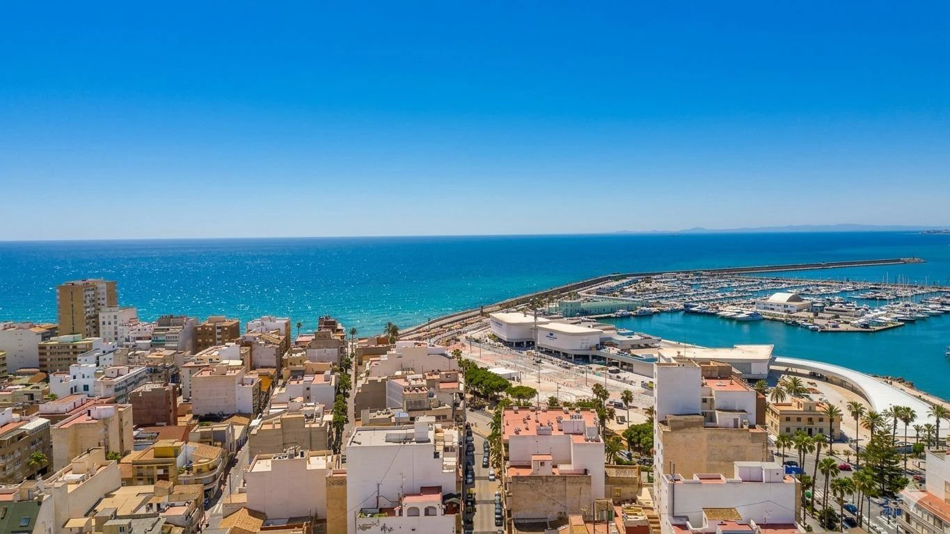 Strategische ligging en groot waardestijgingspotentieel in het centrum van Torrevieja.