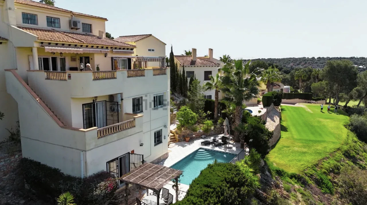 Villa for sale in Villamartin