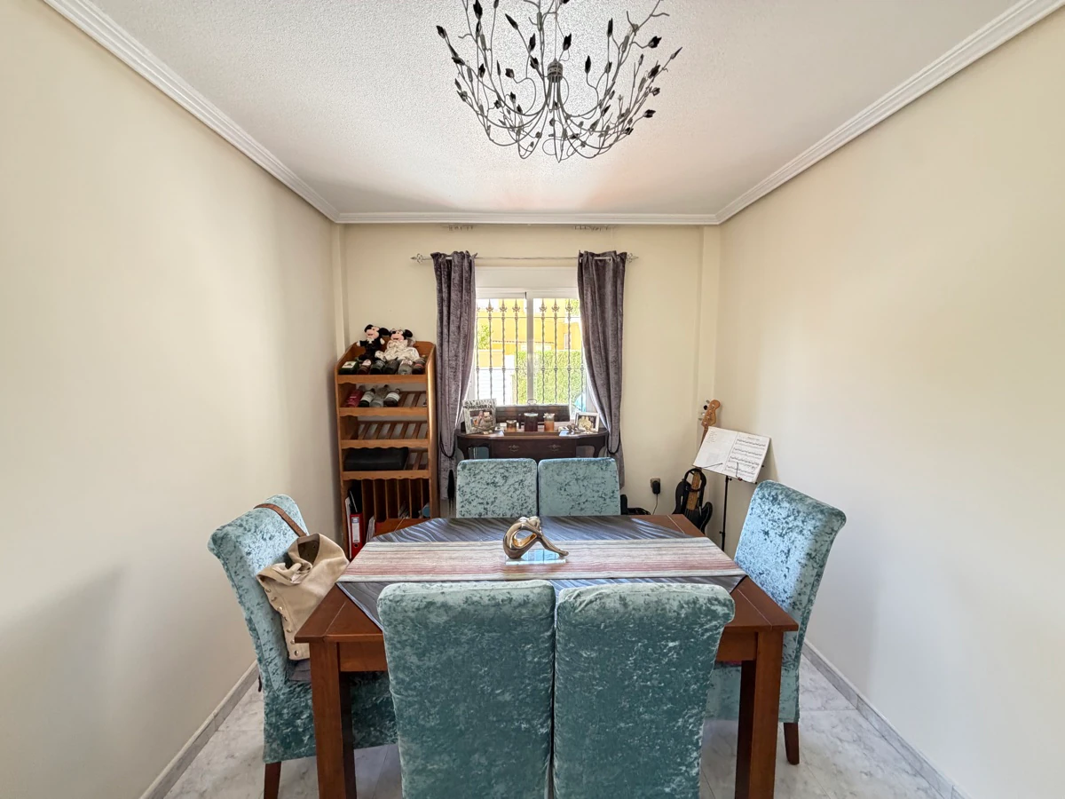 Villa for sale in Villamartin