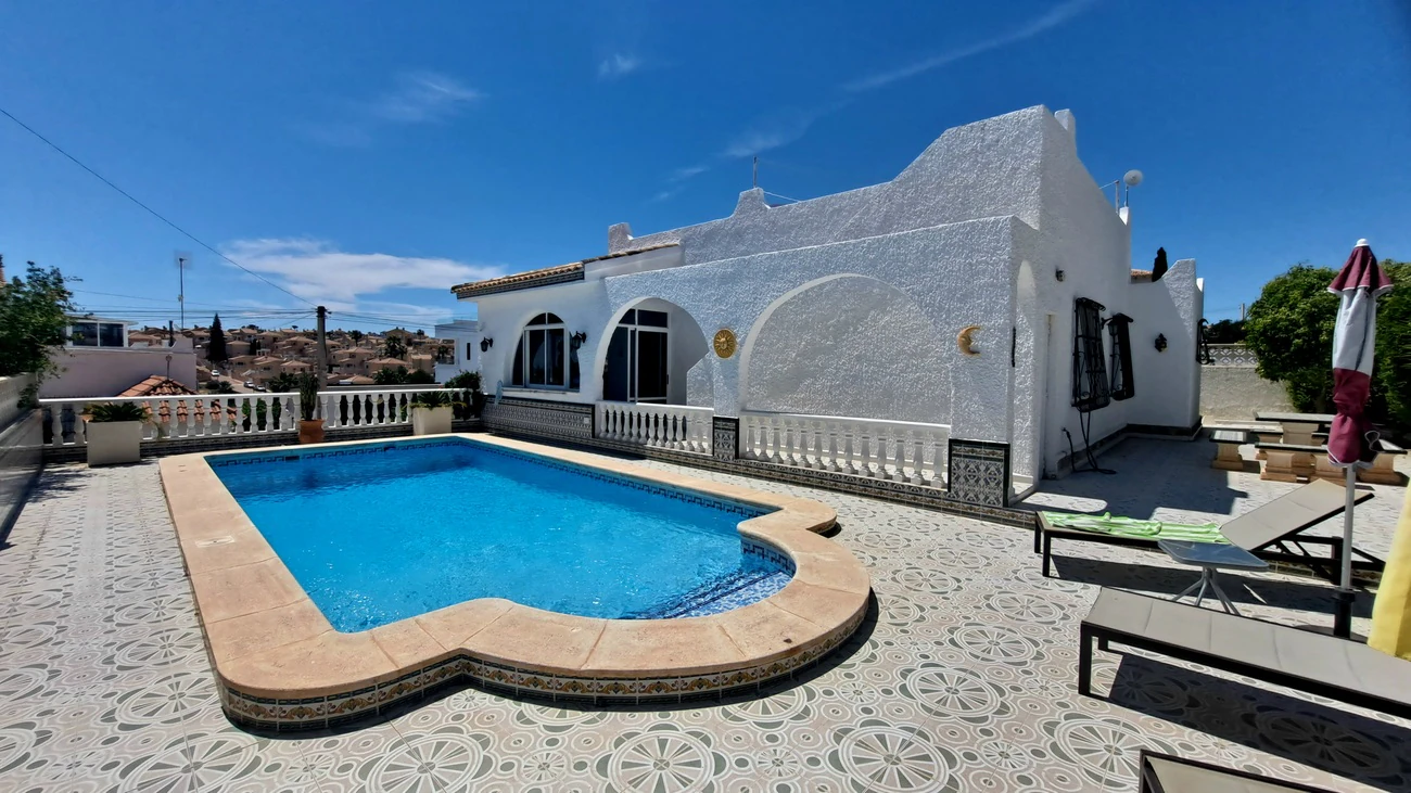 Villa for sale in San Miguel De Salinas