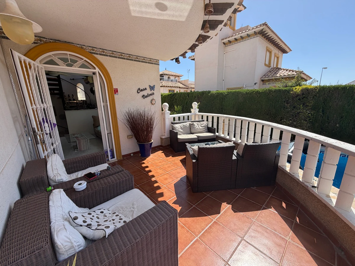 Villa for sale in Villamartin