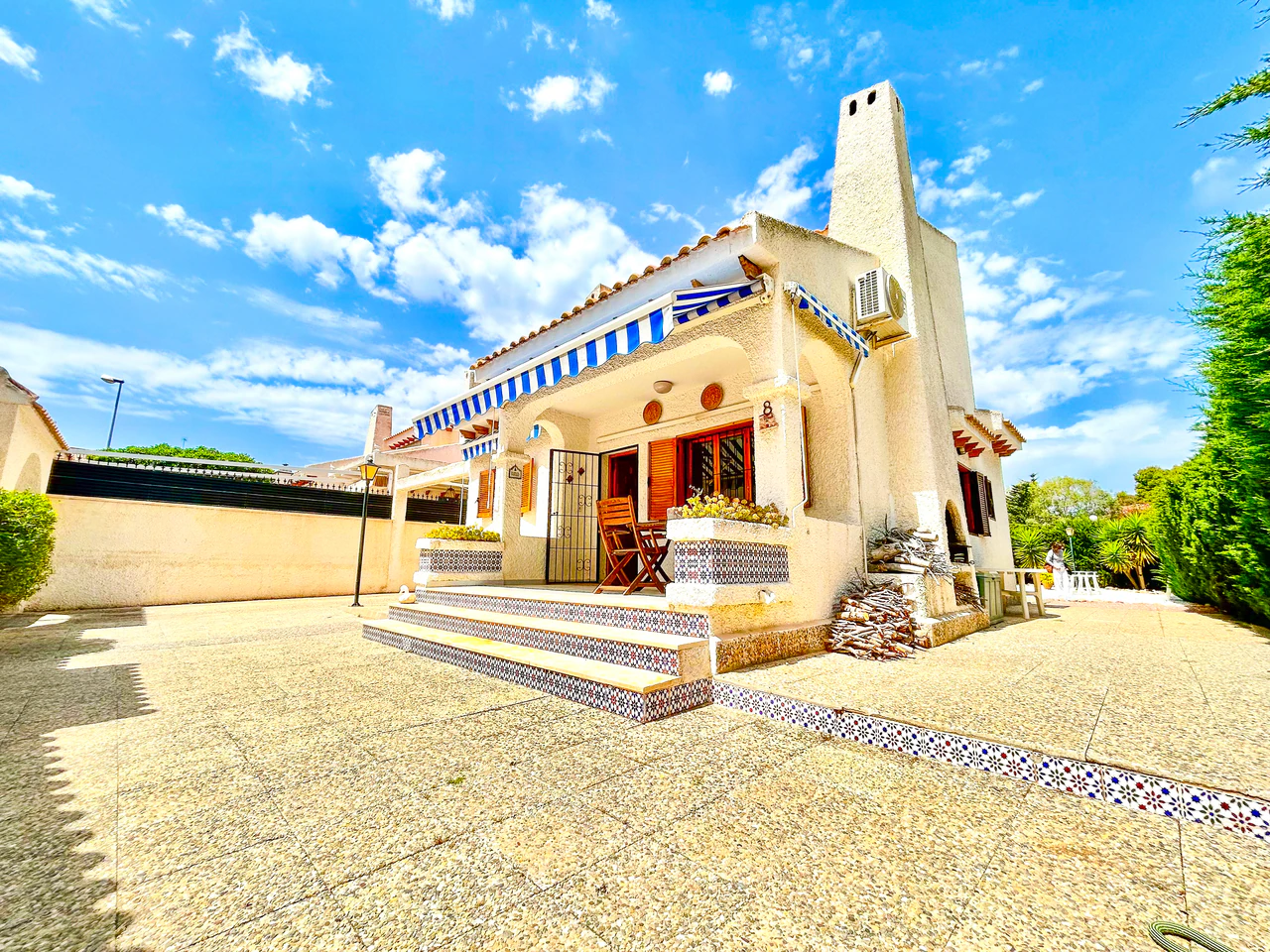 Villa for sale in La Zenia
