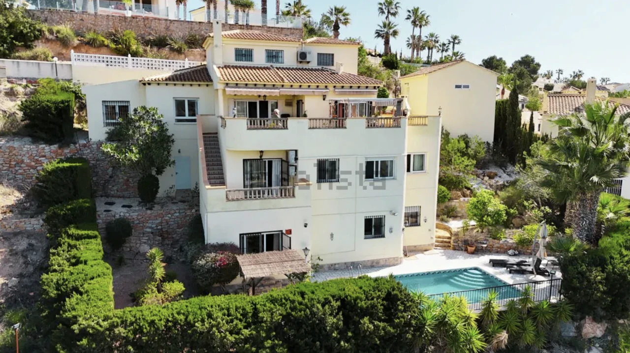 Villa for sale in Villamartin