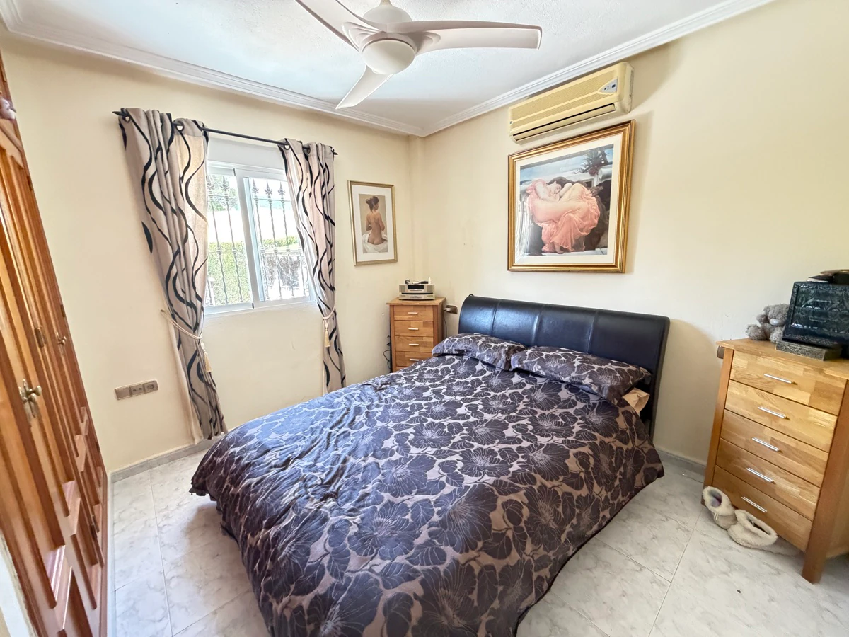 Villa for sale in Villamartin