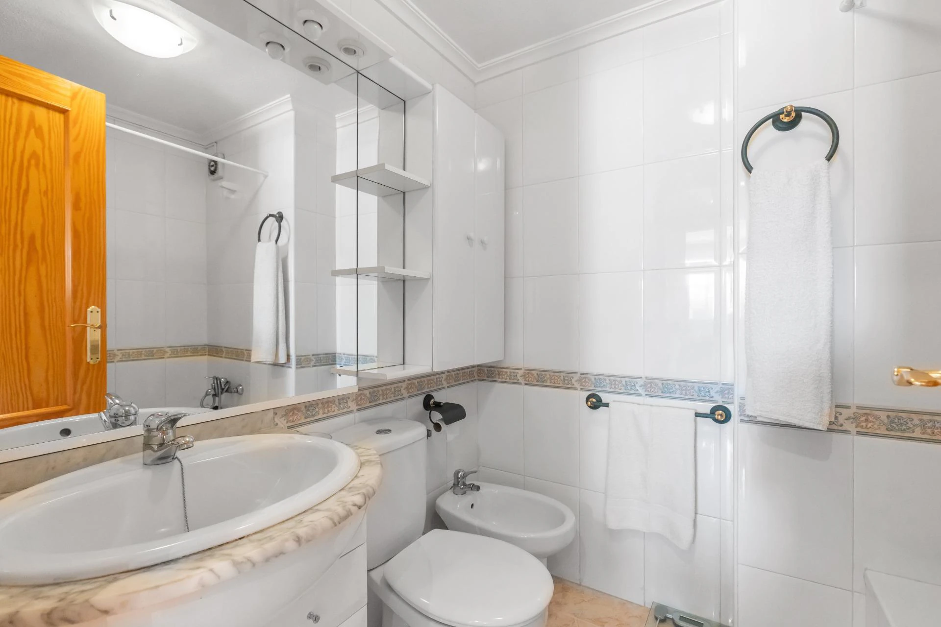 SPECTACULAR 3 bedroom 2 bathroom apartment 250m from Playa del Cura