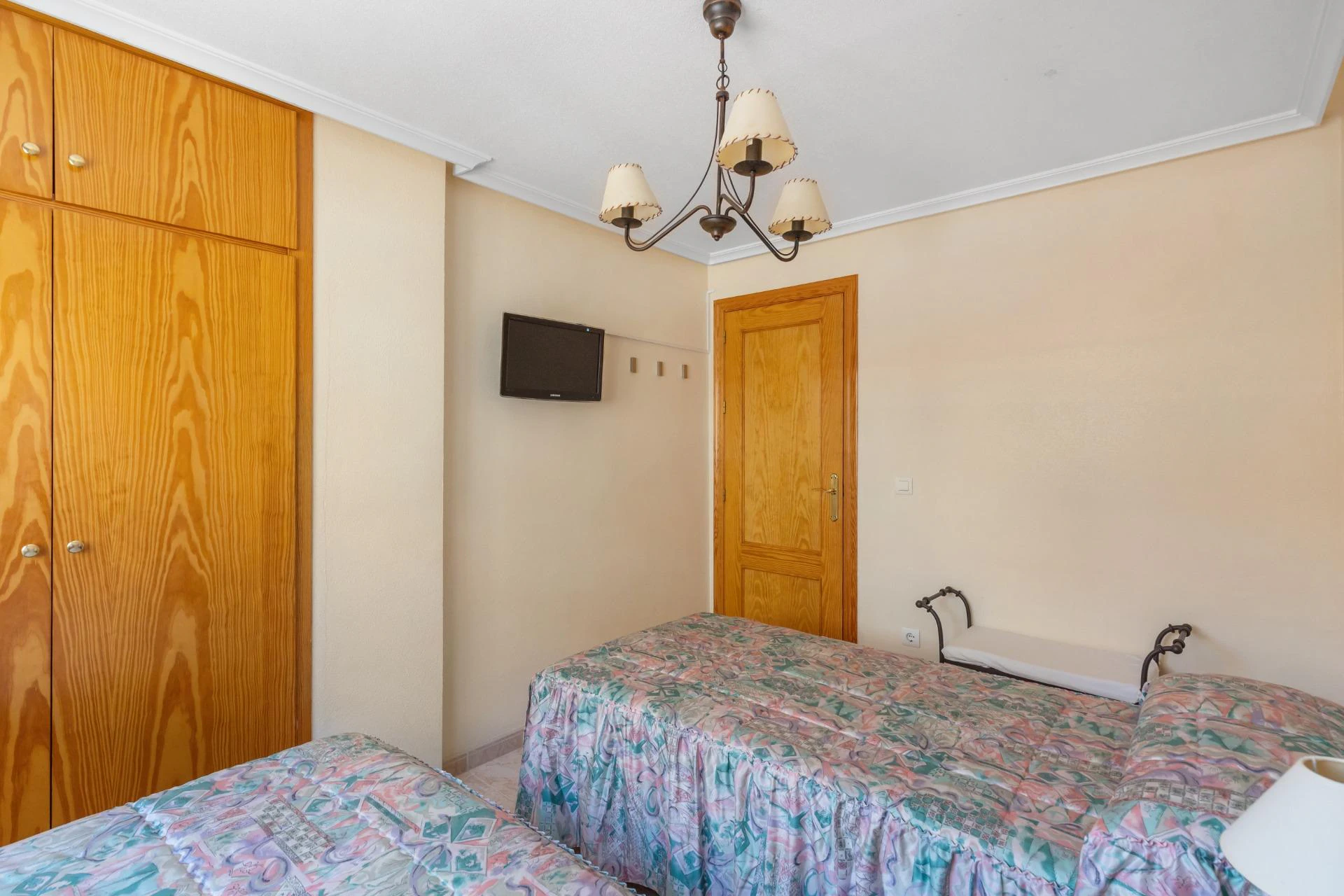 SPECTACULAR 3 bedroom 2 bathroom apartment 250m from Playa del Cura