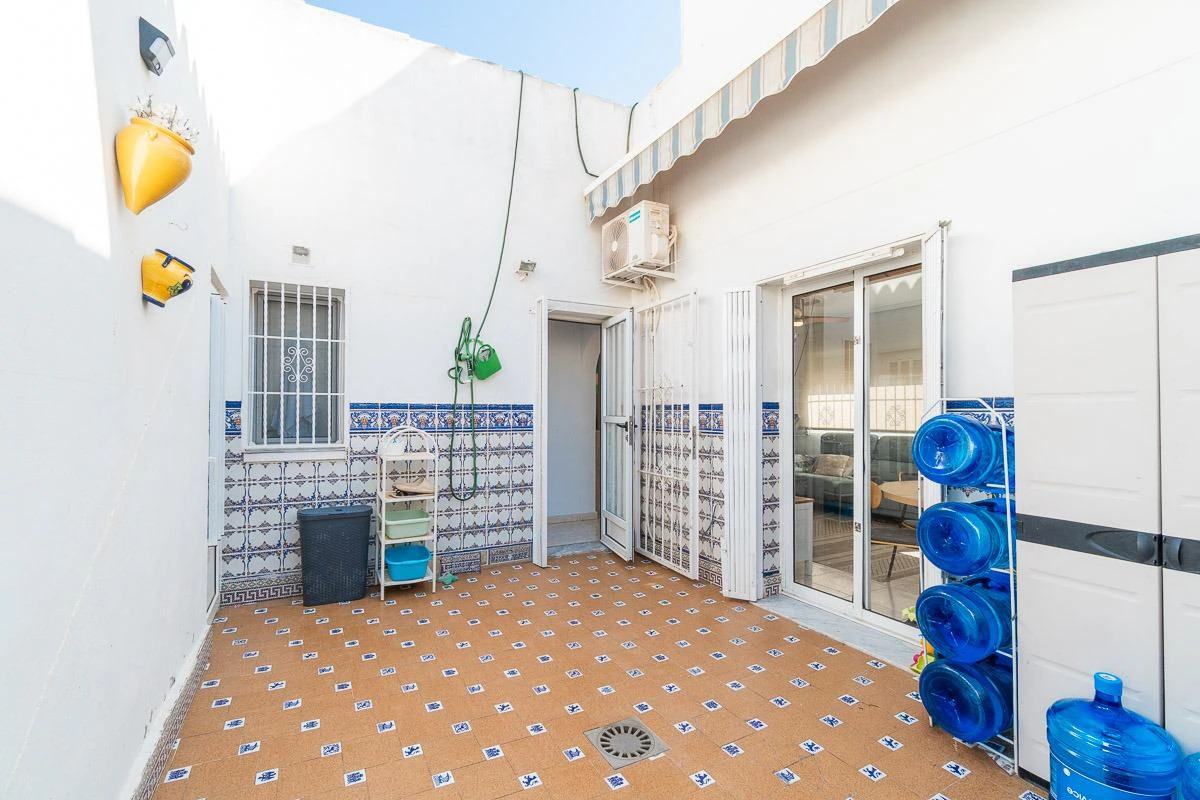 Semi te verkoop in Orihuela Costa