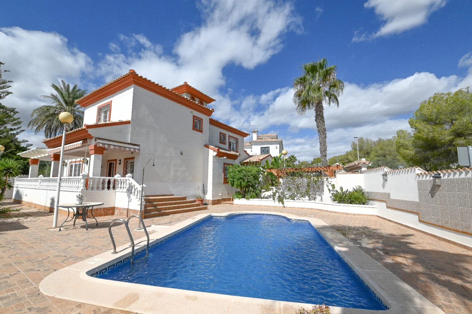 Villa a Campoamor con vista sul campo da golf e accesso a piedi ai servizi
