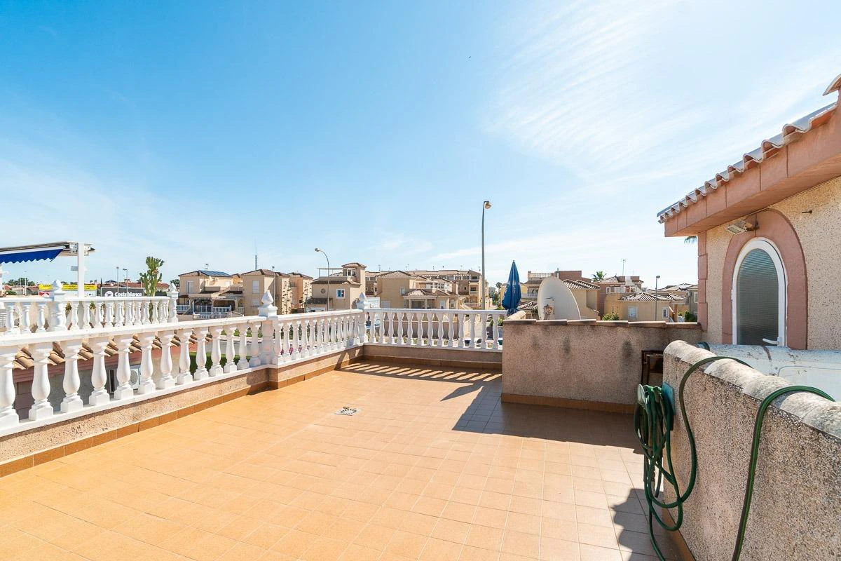 Semi te verkoop in Orihuela Costa